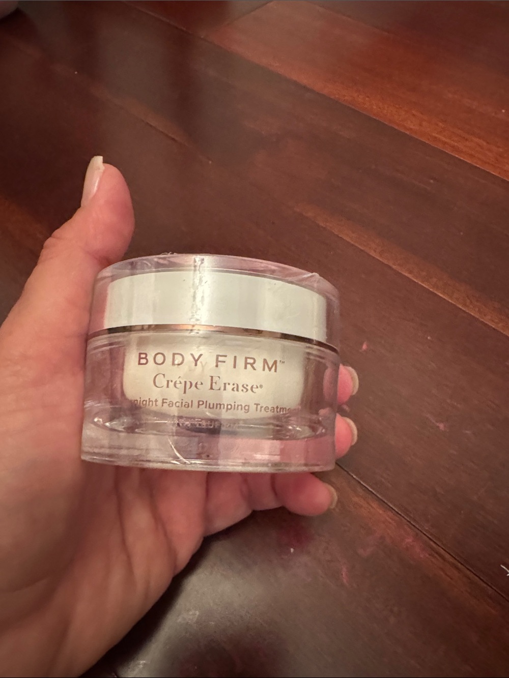 Body Firm Crêpe Erase Night Facial Plumping Treatment - White/Cream